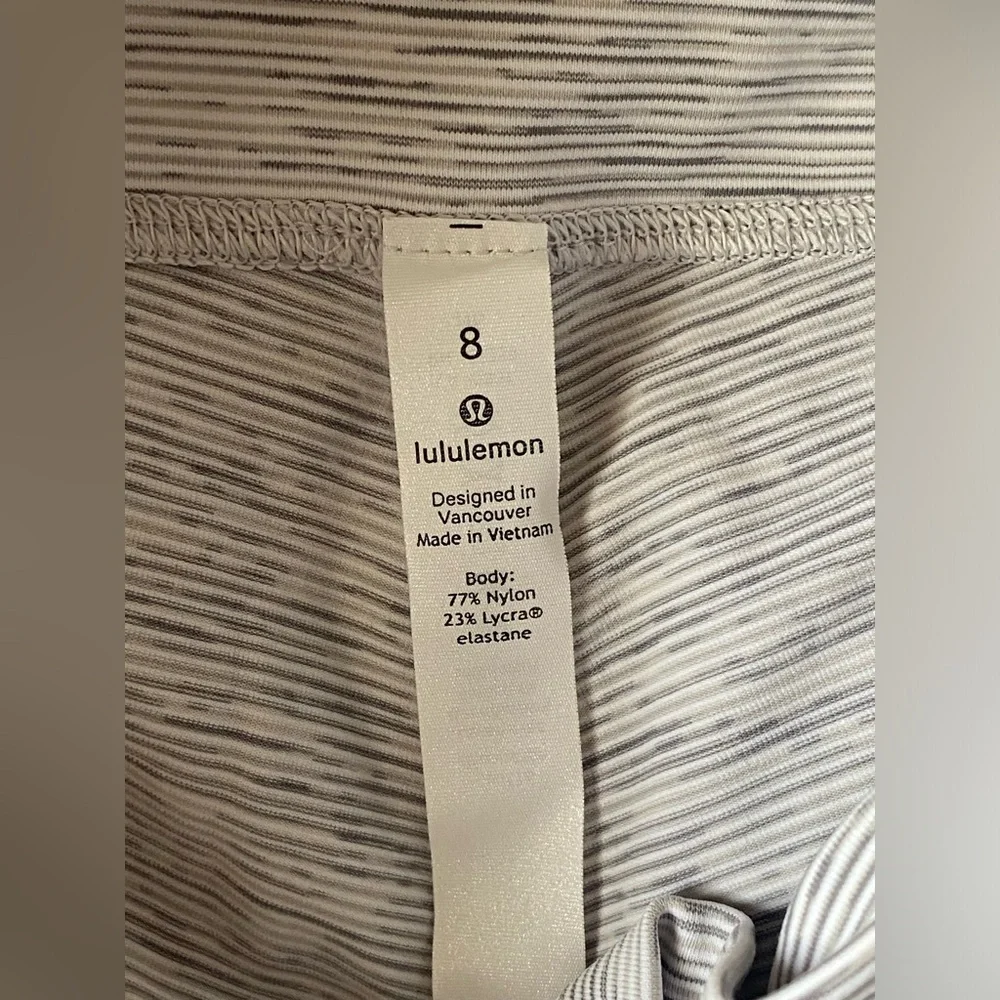 Lululemon Wunder Under High-Rise 7/8 Tight *Luxtreme 25" ~ Size 8 - Picture 9 of 10
